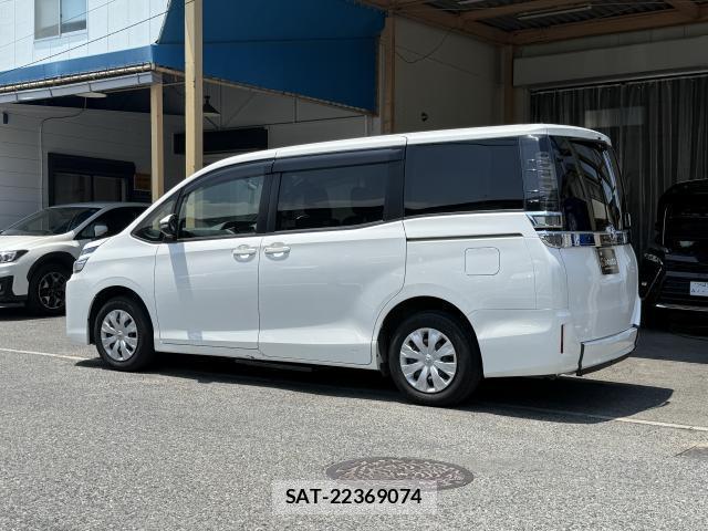 Toyota VOXY 2018-10 8216717-17