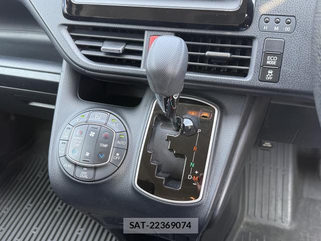 Toyota VOXY 2018-10 8216717-19
