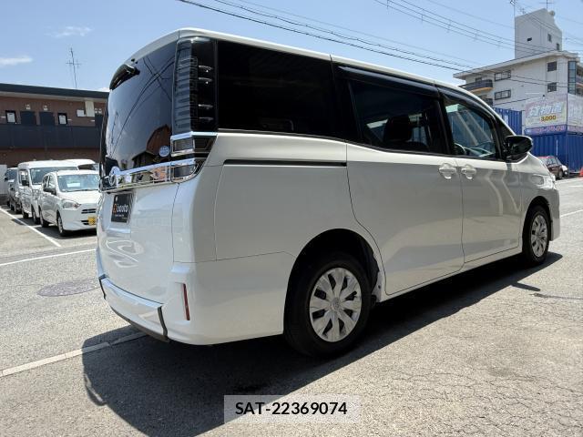 Toyota VOXY 2018-10 8216717-2