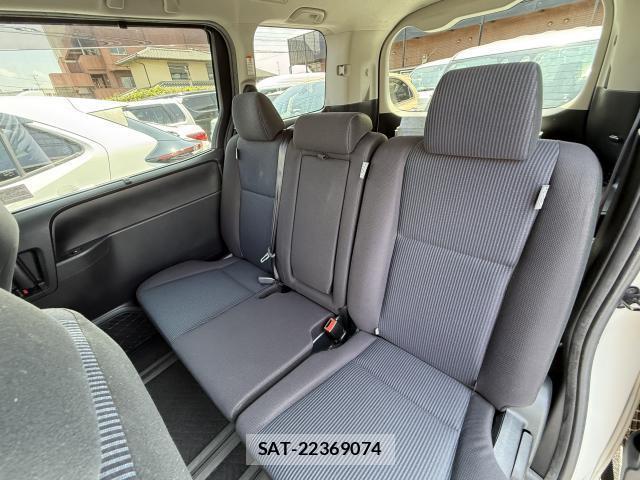 Toyota VOXY 2018-10 8216717-3
