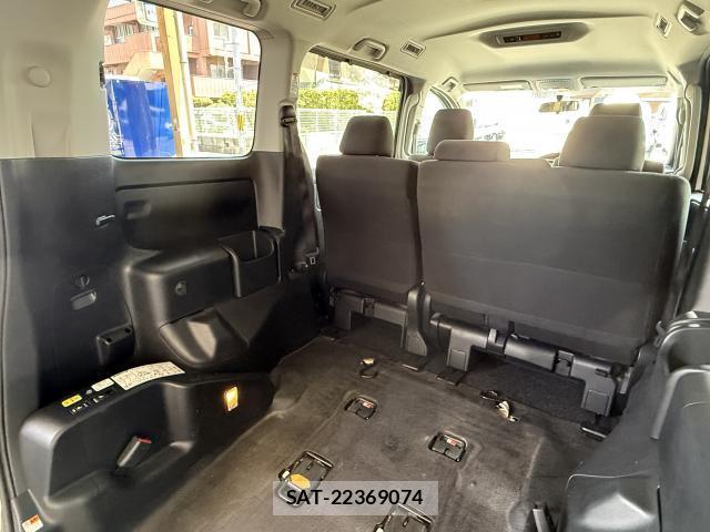 Toyota VOXY 2018-10 8216717-6