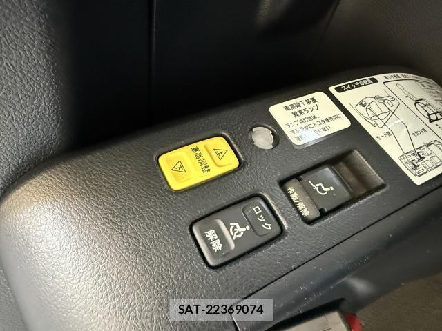 Toyota VOXY 2018-10 8216717-7