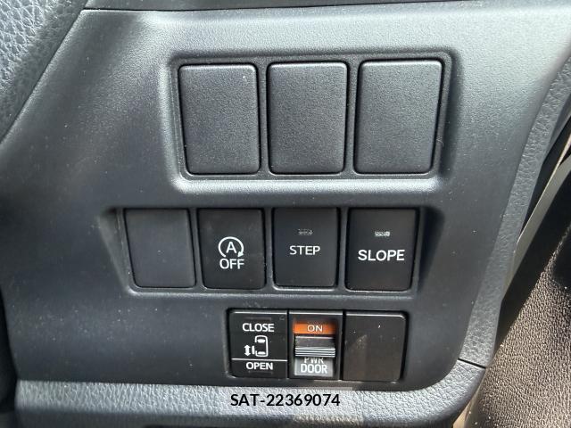 Toyota VOXY 2018-10 8216717-9