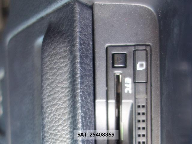 Toyota VOXY 2016-02 8216756-10