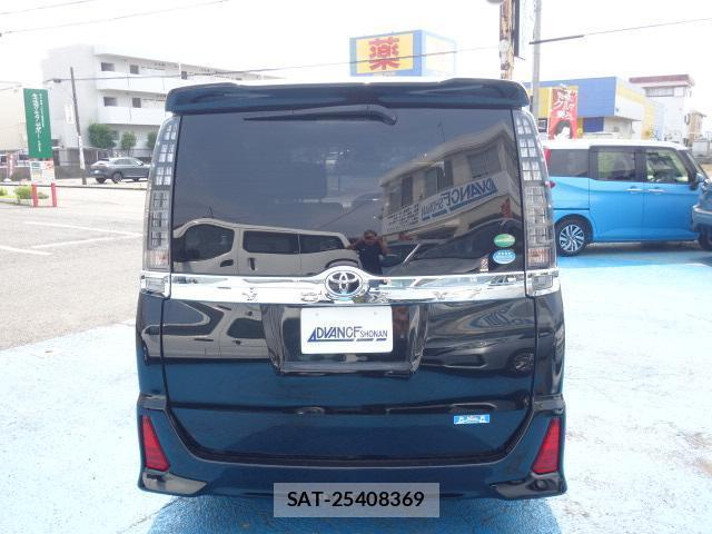 Toyota VOXY 2016-02 8216756-17