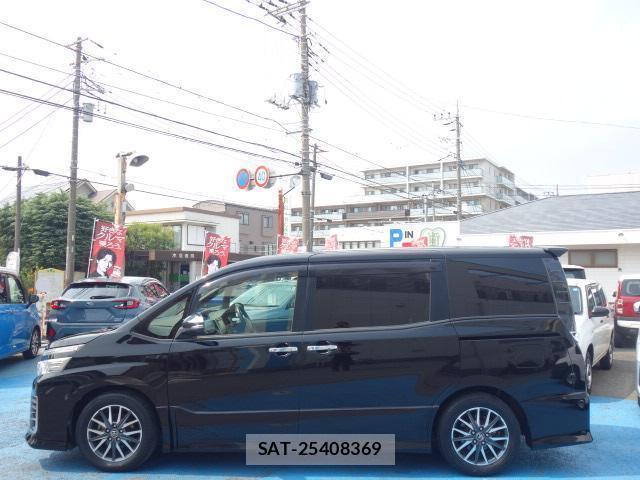 Toyota VOXY 2016-02 8216756-19