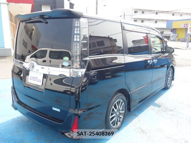 Toyota VOXY 2016-02 8216756-3