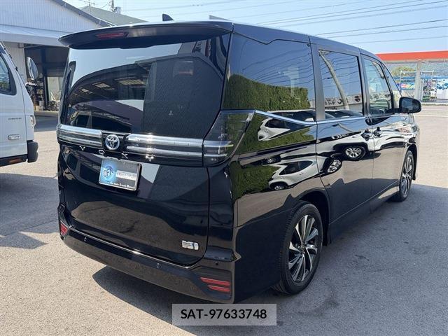 Toyota VOXY 2023-07 8216777-1