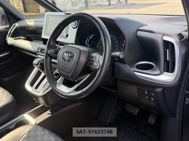 Toyota VOXY 2023-07 8216777-15