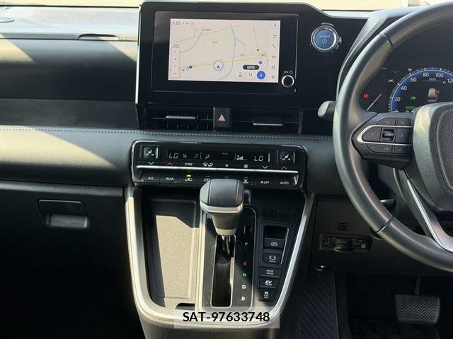 Toyota VOXY 2023-07 8216777-18