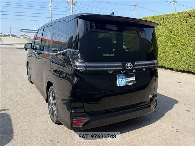 Toyota VOXY 2023-07 8216777-9