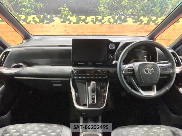 Toyota VOXY 2023-06 8216784-1