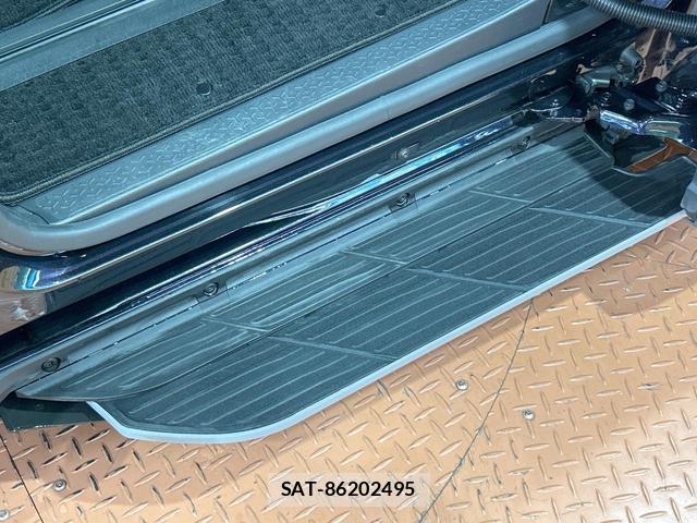 Toyota VOXY 2023-06 8216784-2