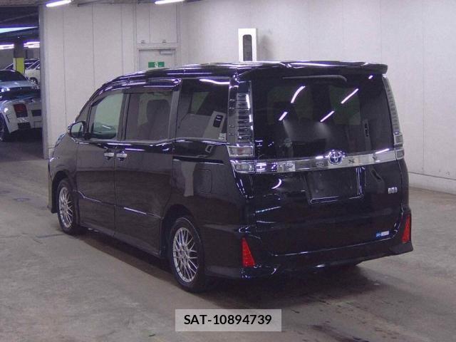 Toyota VOXY 2021-08 8216967-1
