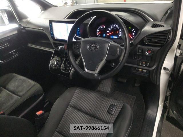 Toyota VOXY 2019-03 8216982-2