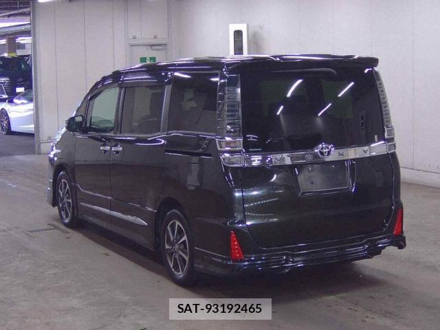 Toyota VOXY 2021-04 8216988-1
