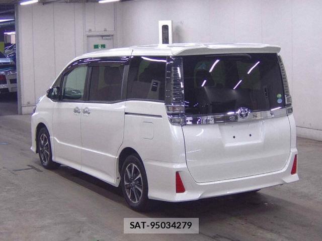 Toyota VOXY 2018-03 8216989-1