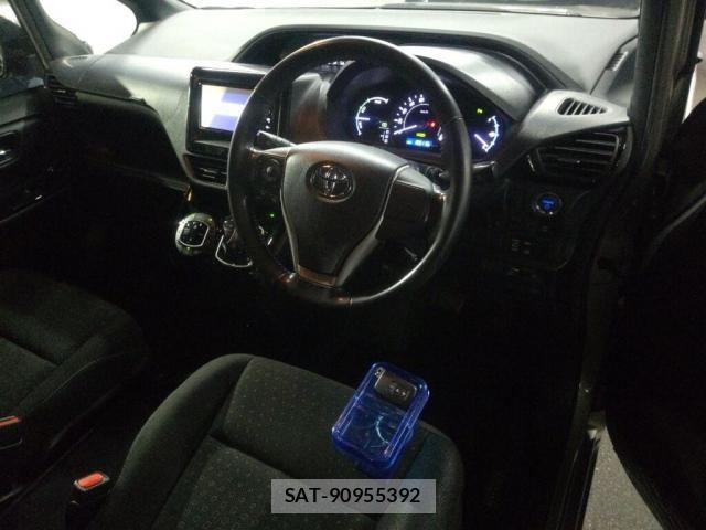 Toyota VOXY 2019-06 8217000-2