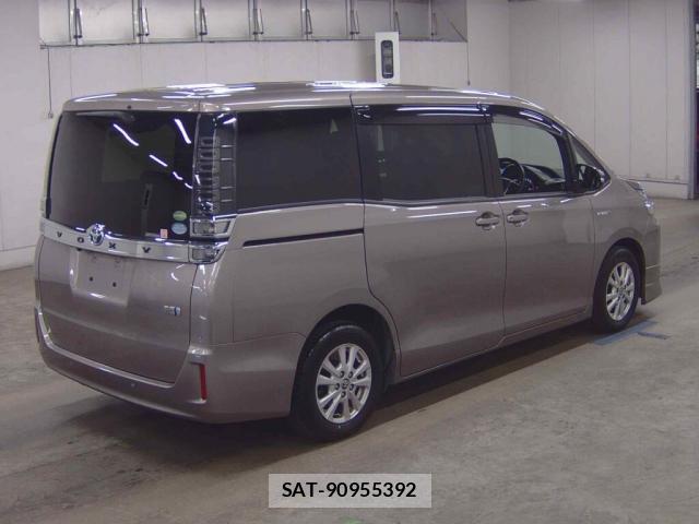 Toyota VOXY 2019-06 8217000-4