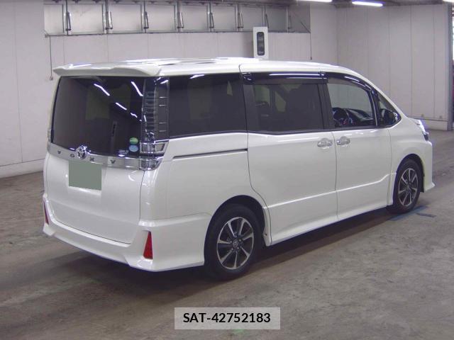 Toyota VOXY 2018-08 8217005-4
