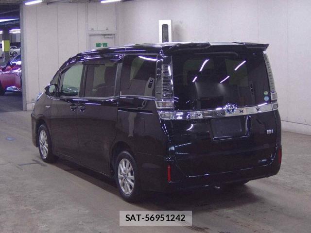 Toyota VOXY 2017-11 8217061-1