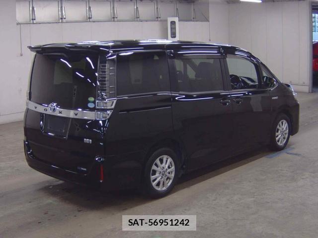 Toyota VOXY 2017-11 8217061-4