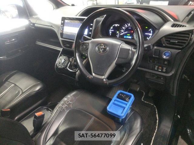 Toyota VOXY 2019-07 8217070-2