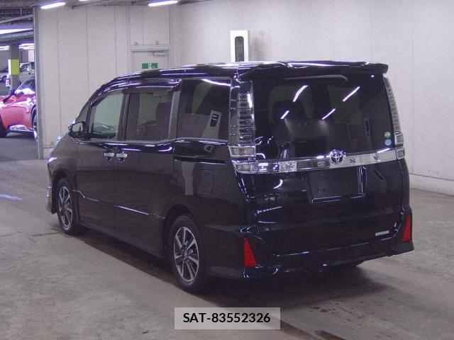 Toyota VOXY 2018-02 8217073-1