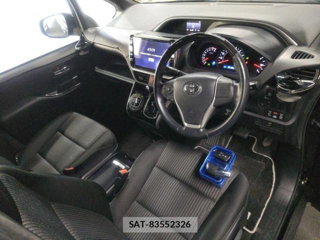Toyota VOXY 2018-02 8217073-2