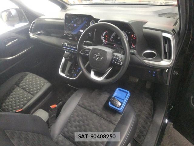 Toyota VOXY 2023-07 8217078-2