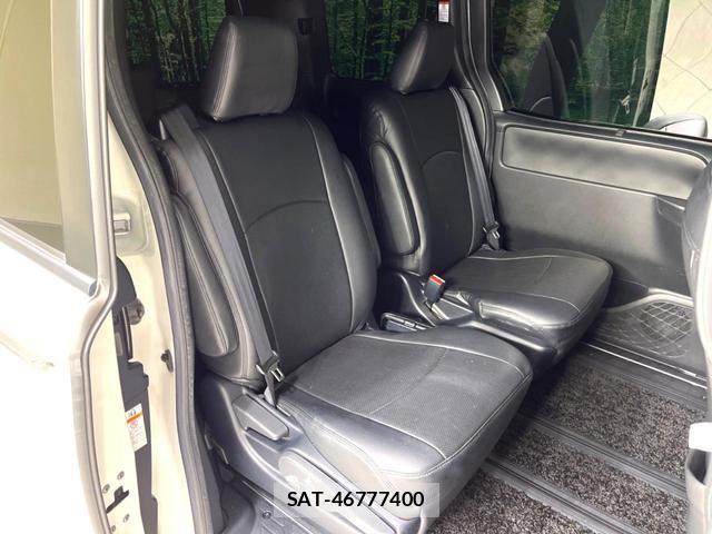 Toyota VOXY 2020-09 8217105-9