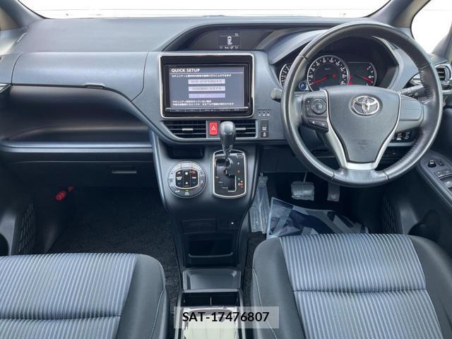Toyota VOXY 2014-01 8217129-1