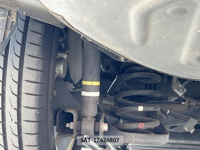 Toyota VOXY 2014-01 8217129-19