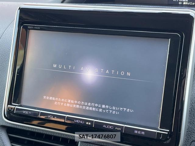 Toyota VOXY 2014-01 8217129-2