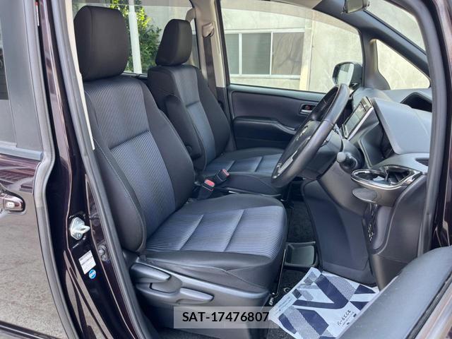 Toyota VOXY 2014-01 8217129-7