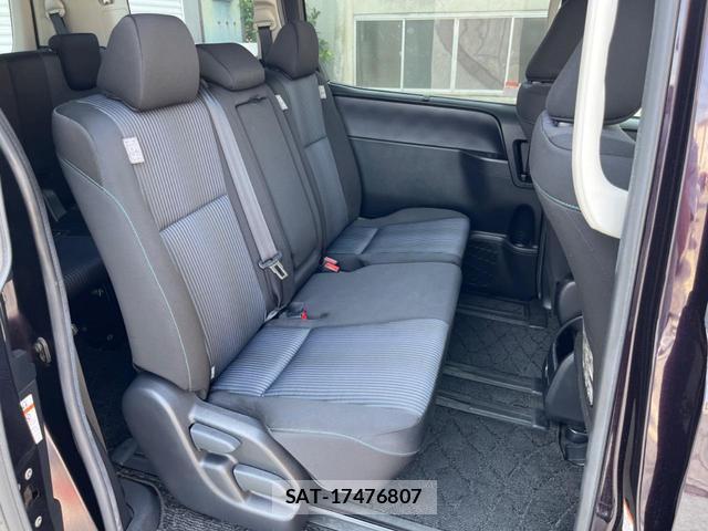 Toyota VOXY 2014-01 8217129-8