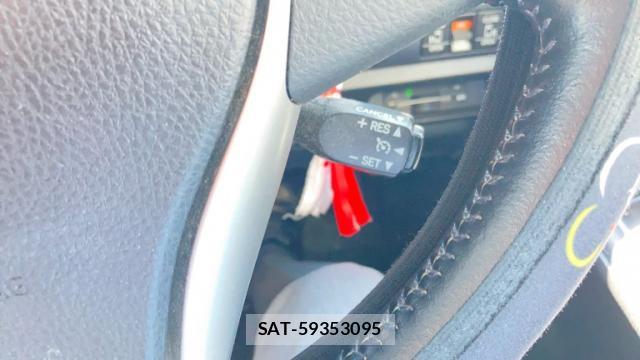 Toyota VOXY 2015-09 8217148-11