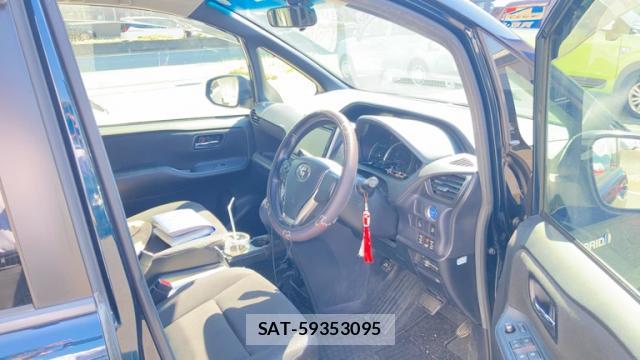 Toyota VOXY 2015-09 8217148-12