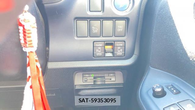 Toyota VOXY 2015-09 8217148-14