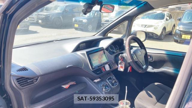 Toyota VOXY 2015-09 8217148-15