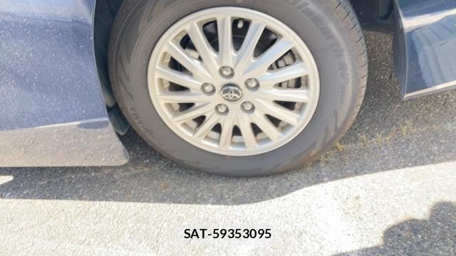 Toyota VOXY 2015-09 8217148-18