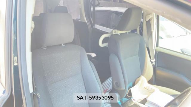 Toyota VOXY 2015-09 8217148-3