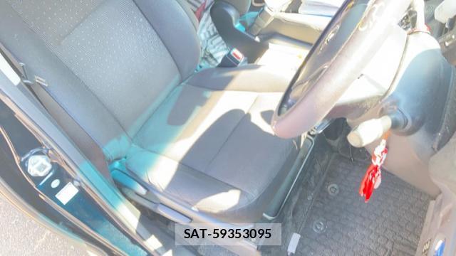 Toyota VOXY 2015-09 8217148-4