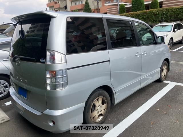 Toyota VOXY 2002-02 8217164-2