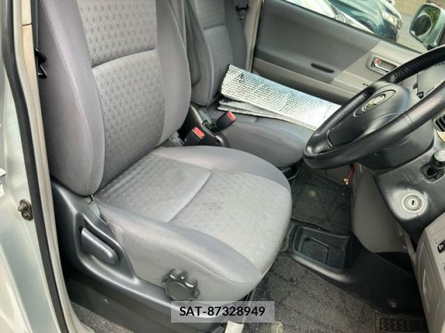 Toyota VOXY 2002-02 8217164-4