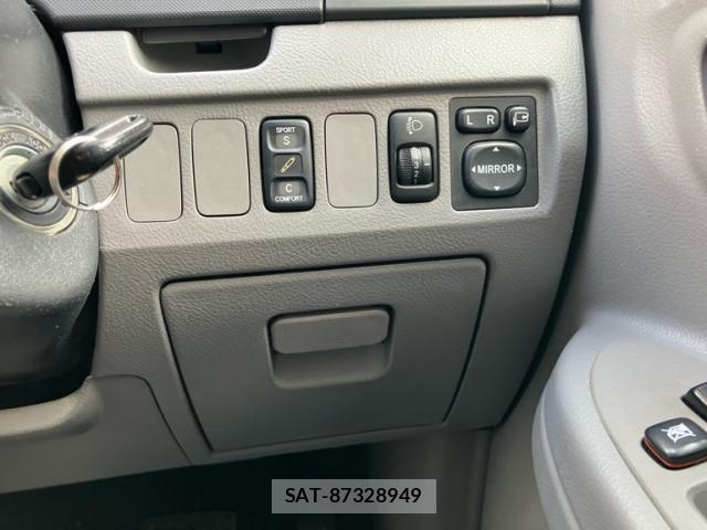 Toyota VOXY 2002-02 8217164-7