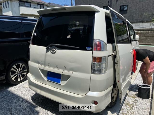 Toyota VOXY 2002-02 8217166-13