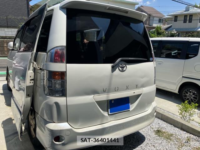 Toyota VOXY 2002-02 8217166-2