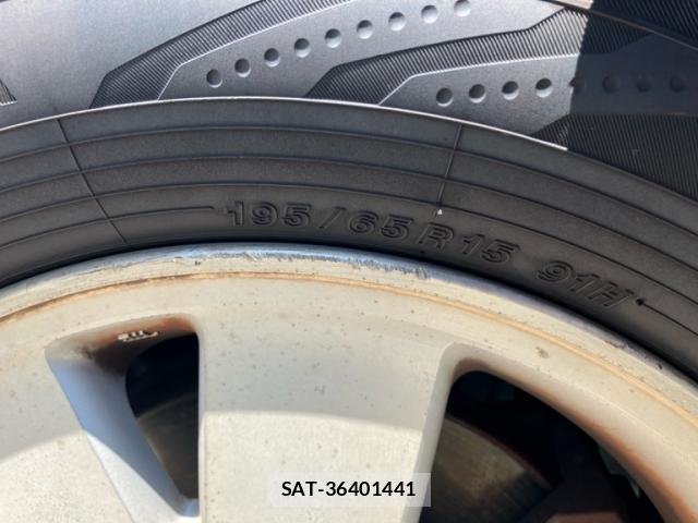 Toyota VOXY 2002-02 8217166-3