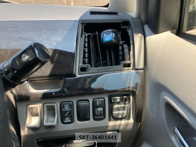 Toyota VOXY 2002-02 8217166-6